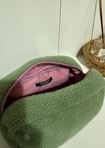 Pull and Bear Yeşil Fermuarlı Kadın Makyaj Çantası