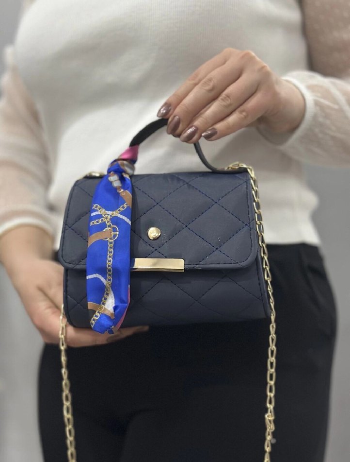 Zincir Detaylı Mavi Yılan Desenli Kadın Çanta - Görsel 3