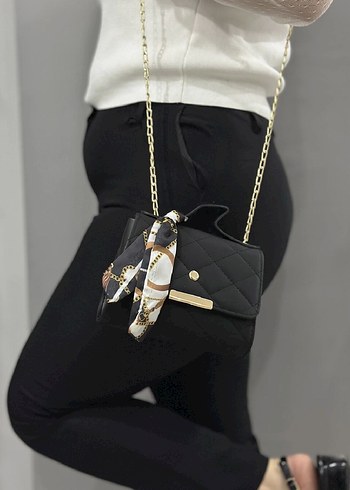 Zincir Detaylı Siyah Yılan Desenli Kadın Çanta - Görsel 3