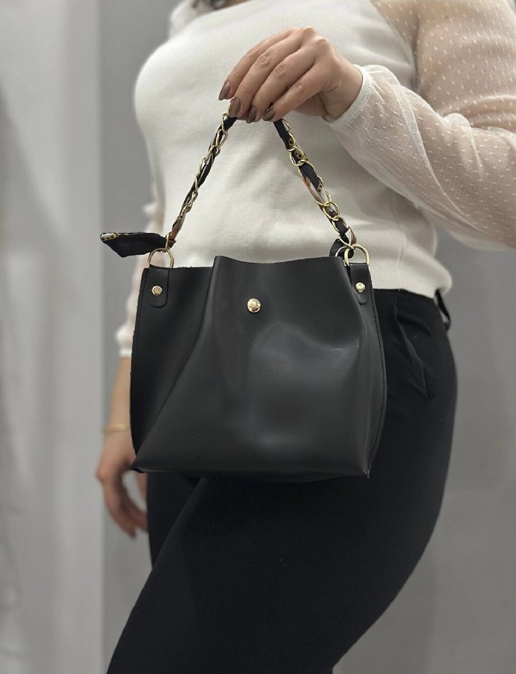 Zincir Detaylı Siyah Yılan Derisi Desenli Deri Çanta - Görsel 3