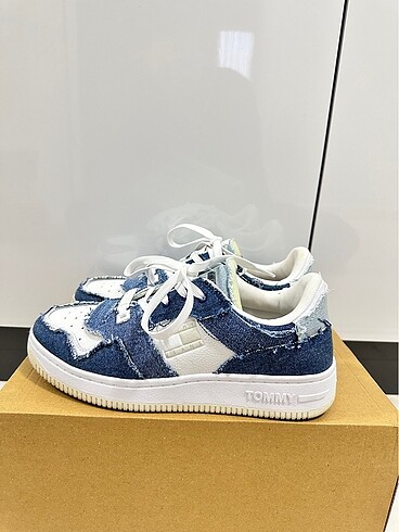 Tommy denim