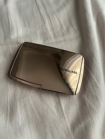 Hourglass Vanish Airbrush Pressed Powder
