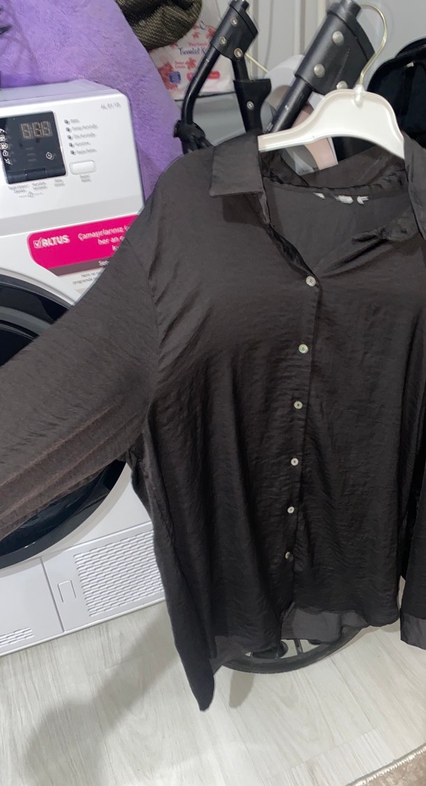 Siyah V Yakalı Keten Kadın Gömlek - Görsel 3