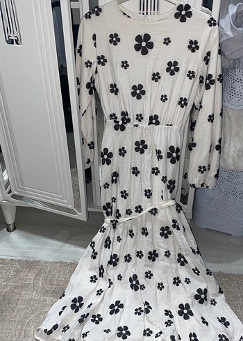 Çiçek Desenli tesettür bayan elbise - Görsel 2