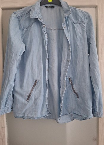 Düğmeli Mavi Denim Gömlek