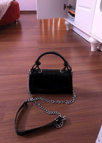 Zincir Detaylı Siyah Yılan Desenli Deri Çanta - Görsel 6