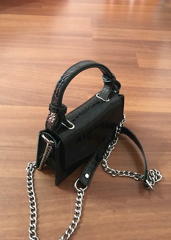 Zincir Detaylı Siyah Yılan Desenli Deri Çanta - Görsel 2