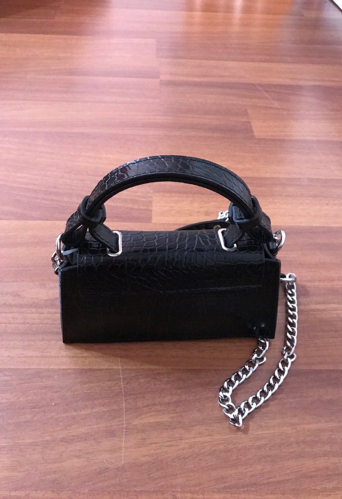 Zincir Detaylı Siyah Yılan Desenli Deri Çanta - Görsel 3