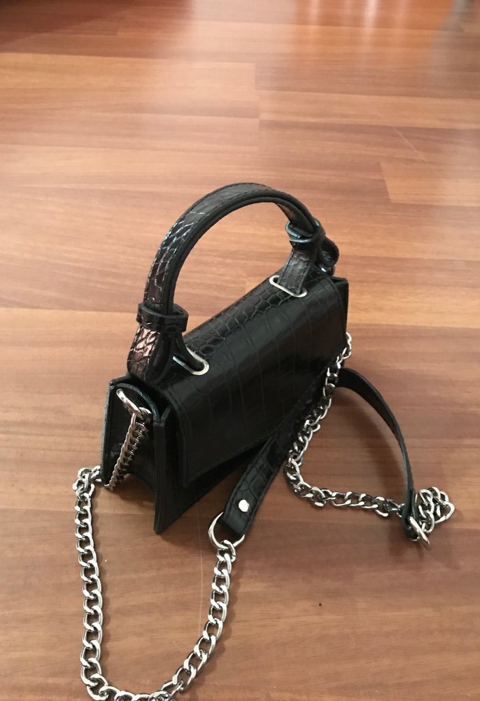 Zincir Detaylı Siyah Yılan Desenli Deri Çanta - Görsel 2
