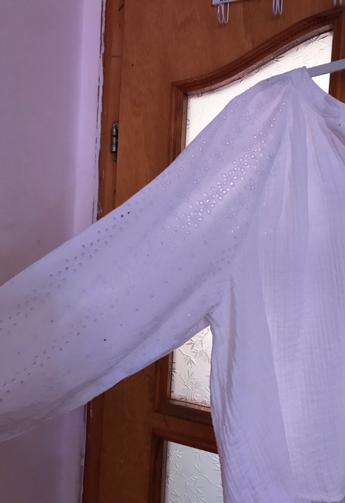 yazlık kolları nokta delikli desenli beyaz gömlek tarzı - Görsel 2