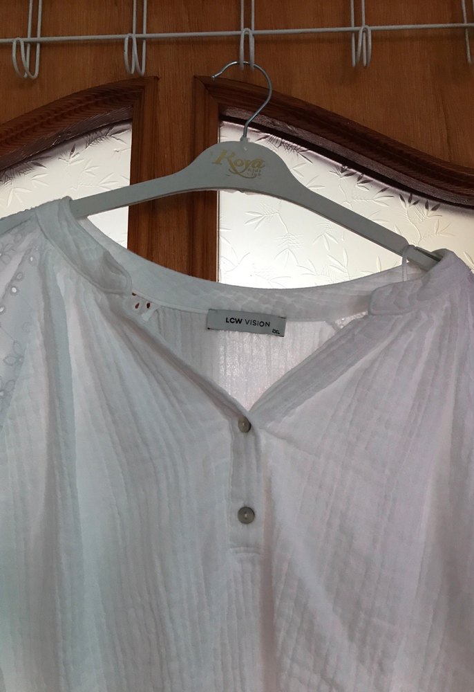 yazlık kolları nokta delikli desenli beyaz gömlek tarzı - Görsel 4