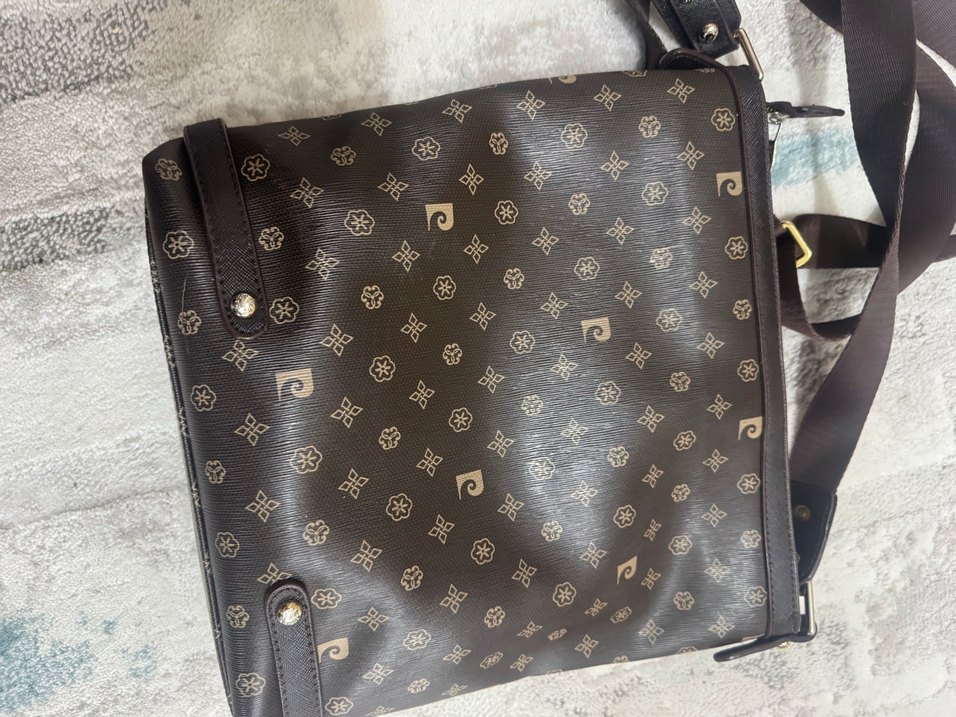 Kahverengi pirrre cardin çanta - Görsel 2