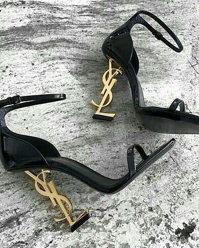 38 Beden YSL Bir numara küçük almanız önerilir!! 39 numara giyenler alabi