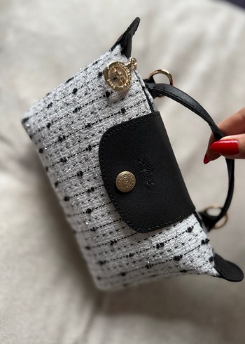 Longchamp siyah beyaz askılı çanta