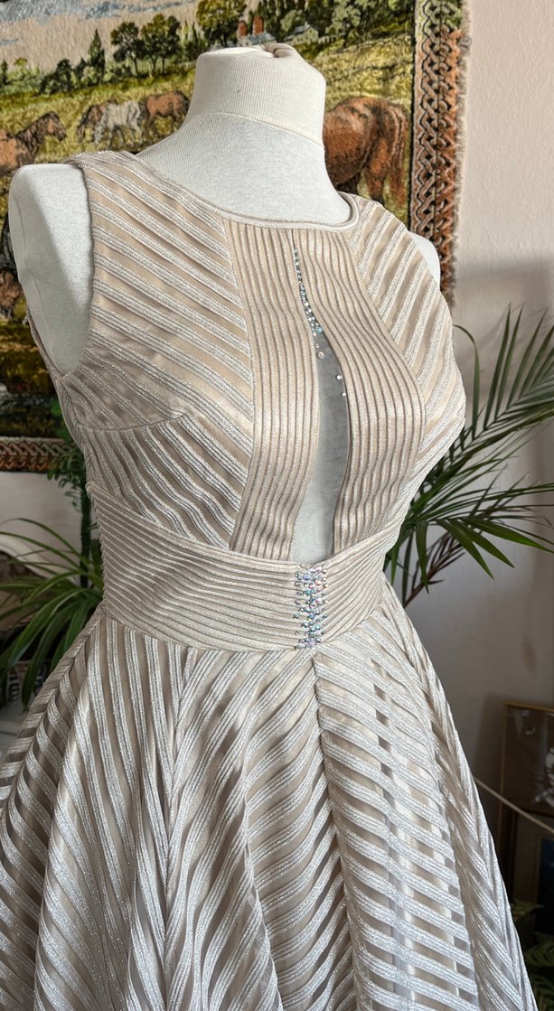 Bej V Yakalı Midi Bohem abiye - Görsel 3