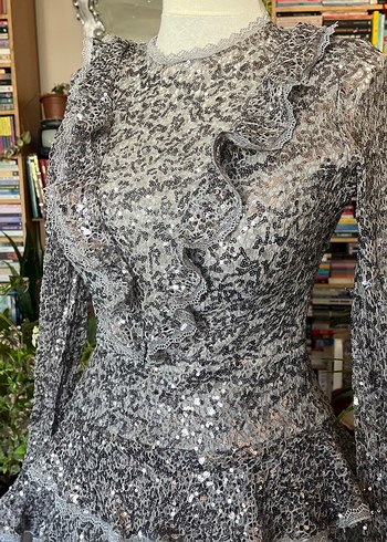 Uzun Kollu Gri Fırfırlı pullu Elbise - Görsel 6