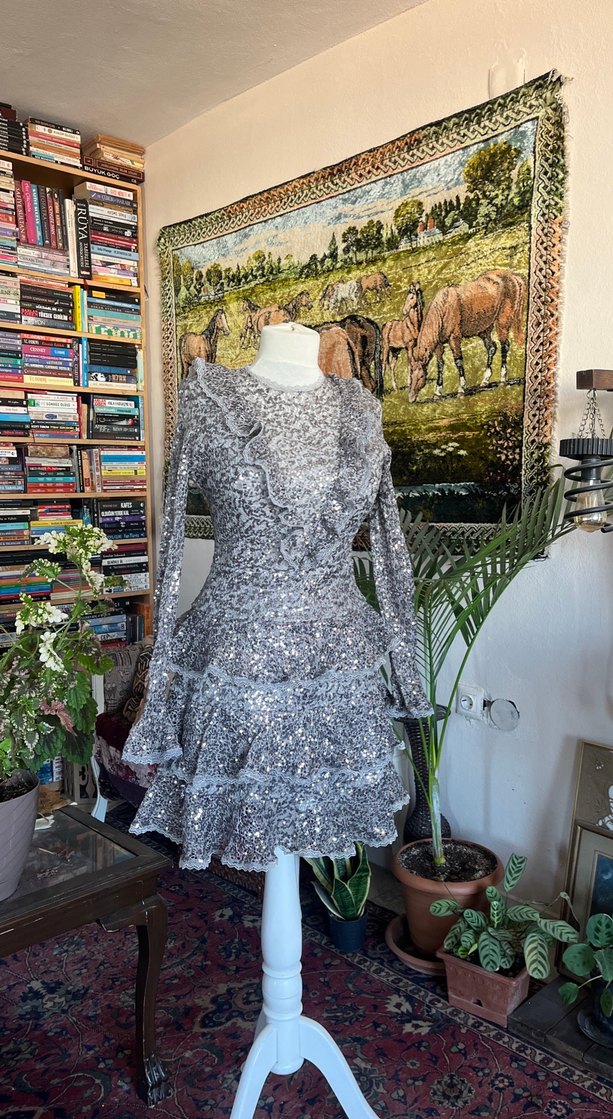 Uzun Kollu Gri Fırfırlı pullu Elbise - Görsel 2