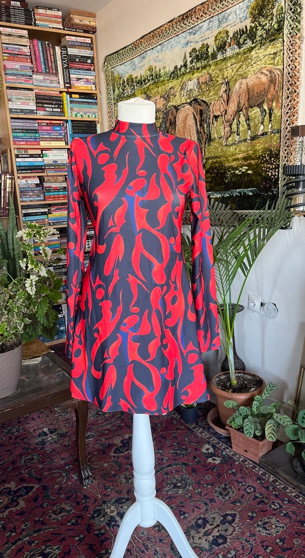 Kırmızı Desenli mini elbise - Görsel 2