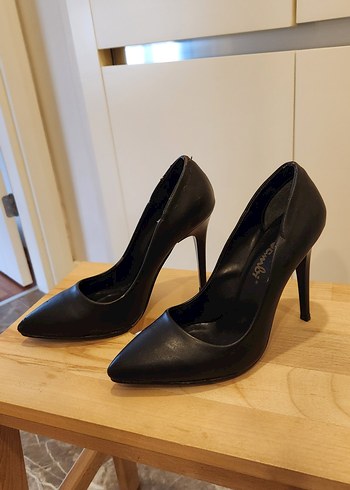 Siyah Modern Klasik Stiletto Topuklu Kadın Ayakkabı