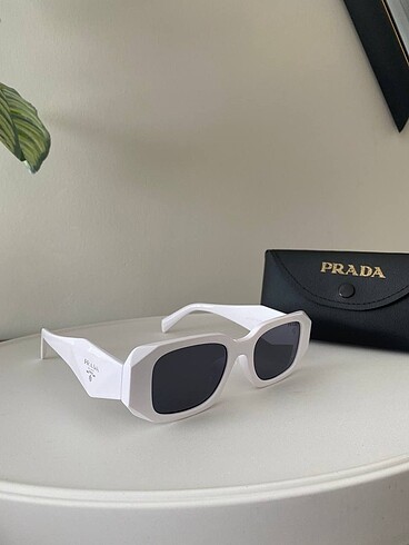 Prada güneş gözlüğü