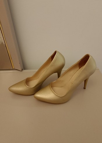 Bej Parlak Stiletto Topuklu Kadın Ayakkabı - Görsel 3