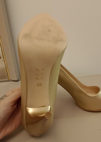 Bej Parlak Stiletto Topuklu Kadın Ayakkabı - Görsel 4