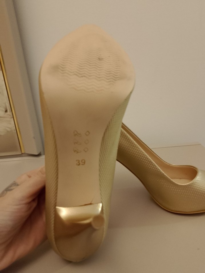 Bej Parlak Stiletto Topuklu Kadın Ayakkabı - Görsel 4