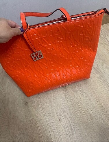 Armani Exchange Nar çiçeği