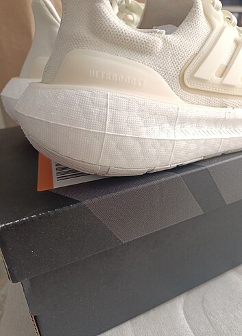 39,5 Beden ten rengi Renk Adidas Ultraboost Light Yürüyüş/ Koşu Ayakkabısı