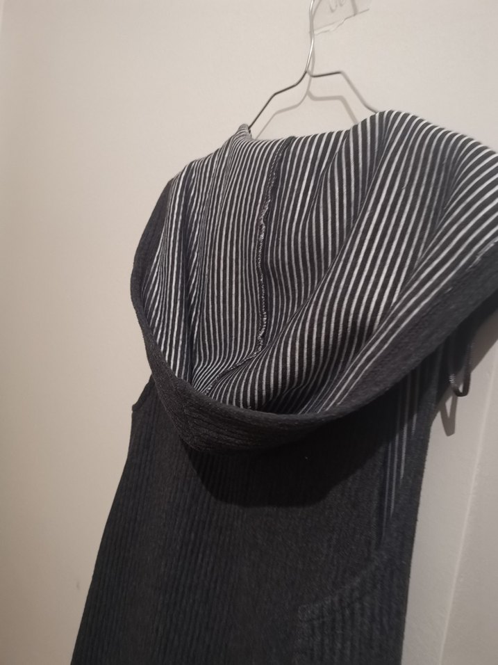 Kapüşonlu yelek - Görsel 4