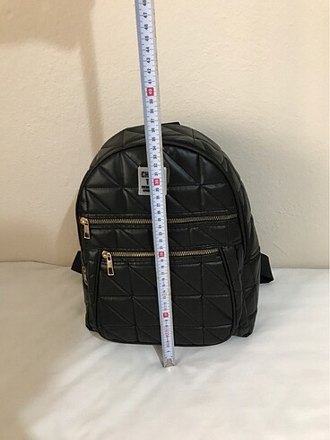 3 cepli ; Sırt çantası paketinde sıfırdır , siyah renk
