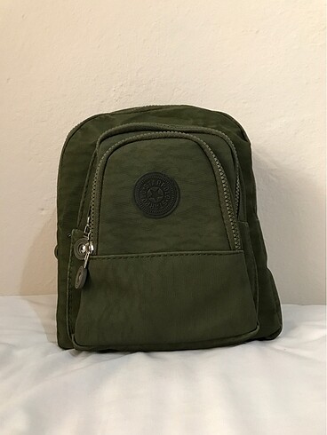 4 cepli; yeşil renk sırt çantası paketinde sıfırdır Yeni model