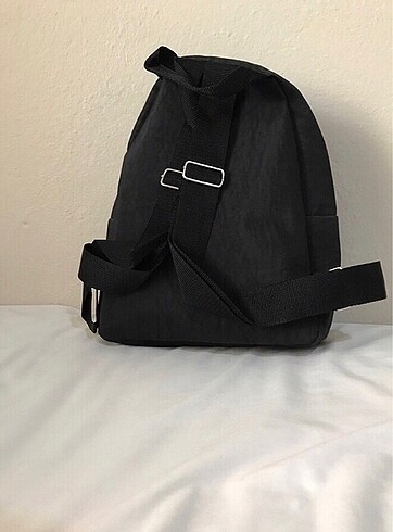  Beden siyah Renk 4 cepli siyah renk,sırt çantası paketinde sıfırdır