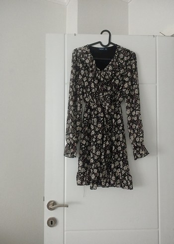 Çiçekli içi astarlı şifon elbise - Görsel 6