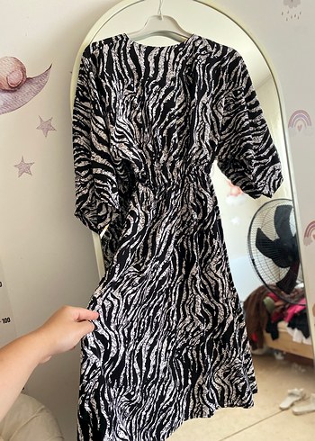 Bohem Tarzı Gri Zebra Desenli Uzun Elbise - Görsel 2