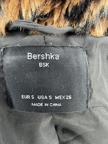 s Beden çeşitli Renk Bershka Mont %70 İndirimli.