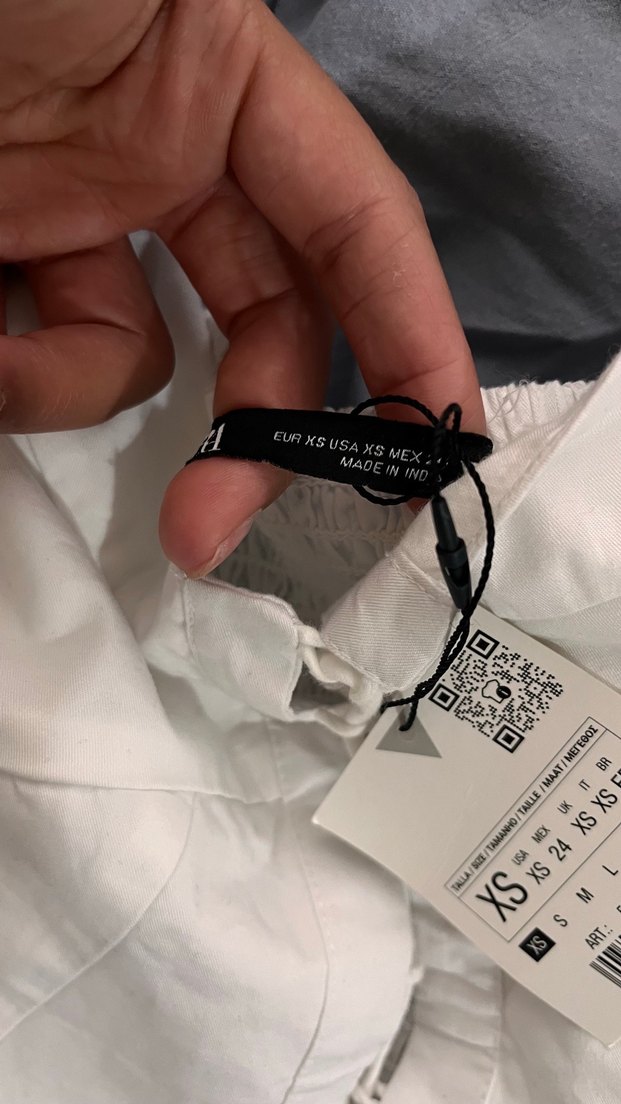 Düğmeli Beyaz Keten Mini Halter Yaka Kadın Yelek - Görsel 2