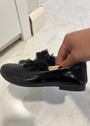 Kız Çocuk Siyah Fırfırlı Ballet Düz Ayakkabı - Görsel 4