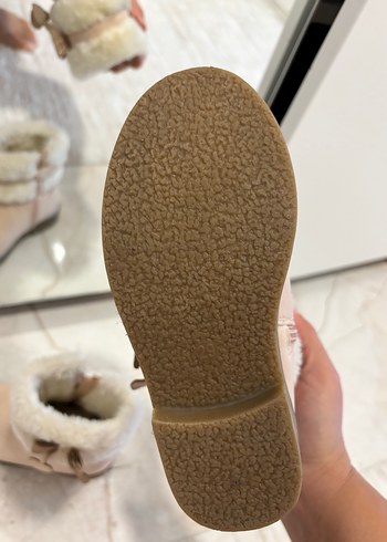 Kız Çocuk Bej Kürklü Nakışlı Bot - Görsel 4