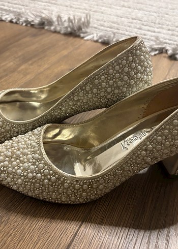 İnci İşlemeli Beyaz Yüksek Topuklu Kadın Ayakkabı - Görsel 5