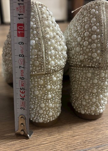 İnci İşlemeli Beyaz Yüksek Topuklu Kadın Ayakkabı - Görsel 4