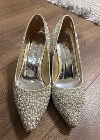 İnci İşlemeli Beyaz Yüksek Topuklu Kadın Ayakkabı - Görsel 2