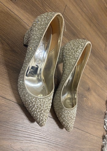 İnci İşlemeli Beyaz Yüksek Topuklu Kadın Ayakkabı - Görsel 3