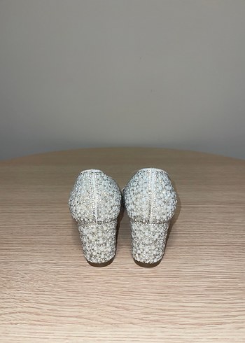 İnci İşlemeli Beyaz Yüksek Topuklu Kadın Ayakkabı - Görsel 8