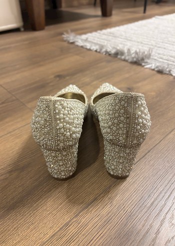 İnci İşlemeli Beyaz Yüksek Topuklu Kadın Ayakkabı - Görsel 6