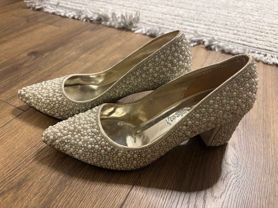 İnci İşlemeli Beyaz Yüksek Topuklu Kadın Ayakkabı - Görsel 5