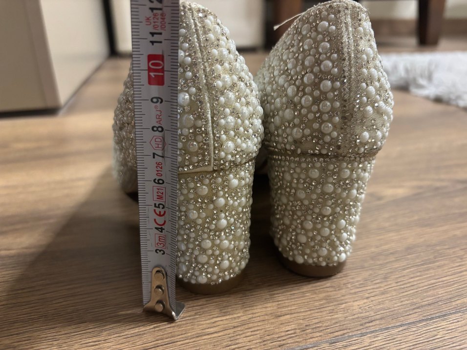 İnci İşlemeli Beyaz Yüksek Topuklu Kadın Ayakkabı - Görsel 4