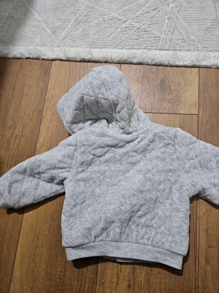 Erkek Çocuk Gri Kapüşonlu  Mont - Görsel 2