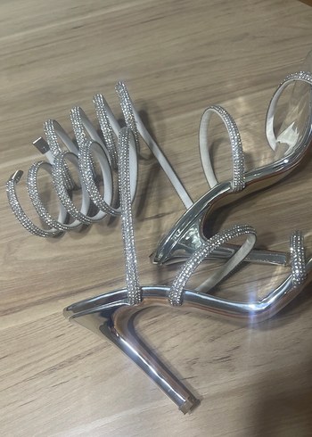 Slazenger Gri Yılan Desenli Taşlı İnce Topuklu Kadın Ayakkabı