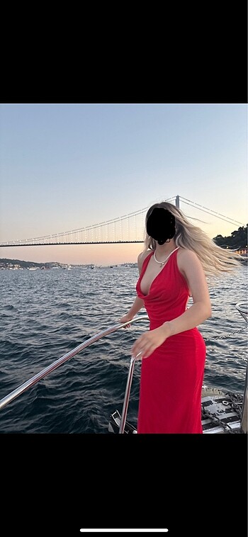 Kırmızı elbise